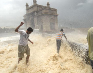 Mumbai & surrounding Konkan region will be hit by huge waves on Friday