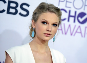 YORK (AP) — Taylor Swift has been turning heads with her new, sexy ...