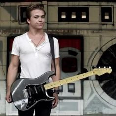 Hunter Hayes making an adorable funny face on the set of the Tattoo ...