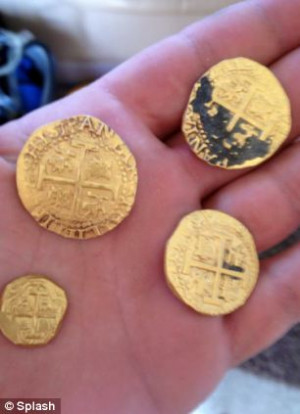 Treasure hunter family finds $300,000 worth of 300-year-old Spanish ...