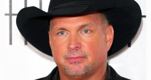 Garth Brooks ‘Fully Supports’ Obama: ‘It’s Got To Be Hell ...