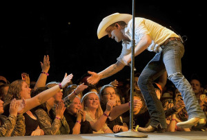 Country music star Justin Moore entertains students at concert in the ...