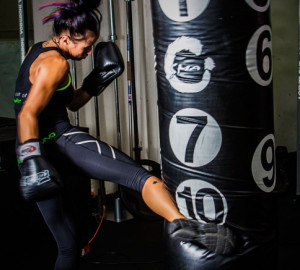 womens kickboxing a women s only boxing kickboxing class in a relaxed ...