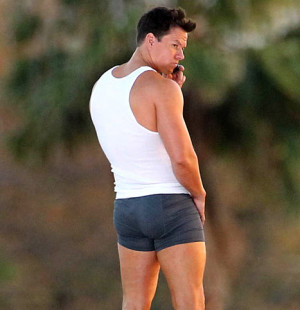 Mark Wahlberg Shirtless & In His Underwear!!