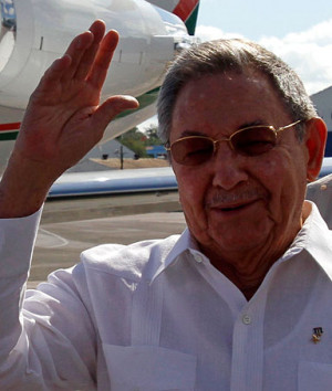 Cuba's President Raul Castro waves to reporters after bidding farewell ...