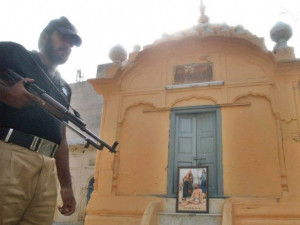 policeman stands guard at a Sikh temple that a group claims is the ...