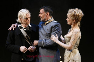 as Hamlet, Robert Cuccioli as Claudius and Janet Zarish as Gertrude ...