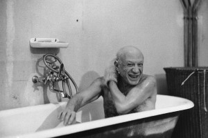 David Douglas Duncan's first photo of Picasso, at home on the Riviera ...