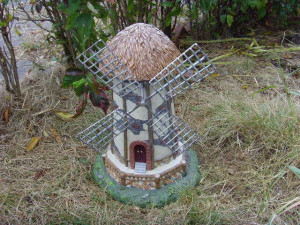 Porcellana Mulino a vento d'epoca Funny Gnomes del giardino solari ...
