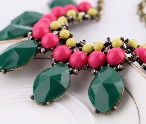 Vintage Inspired Emerald Green Gem Short Chain Bib Necklace wholesale