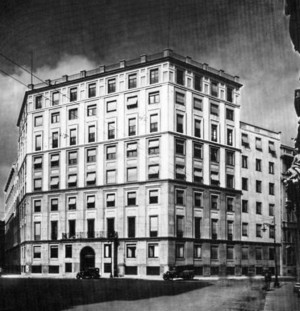 Palazzo Civita, piazza Eleonora Duse completato nel 1933, qui in un ...