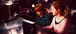 7c2efb97d77b5ab4_Ron-and-Hermione-GIF-harry-potter-28884196-500-224 ...