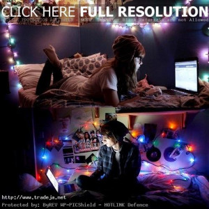 Girls Bedroom - emo punk rock bedroom string lights