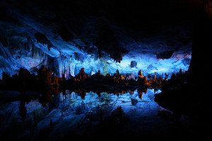 Una cueva que parece un paisaje onírico en China (Reed Flute Cave)