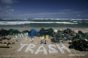 Defending Our Oceans Tour - Hawaii Trash. 10/26/2006 © Greenpeace ...