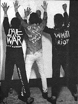the clash - white riot 7 inch london 1977