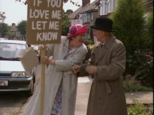 Keeping Up Appearances (UK) - 03x06 The Art Exhibition