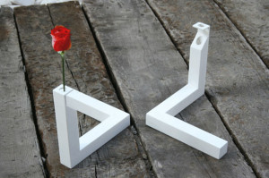 Impossible Triangle Vase: 90°