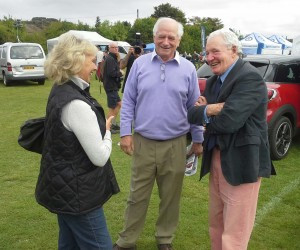 Johnny Ball centre and his wife Di catch up with Paddy Hopkirk