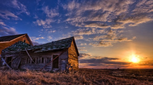 Old rusty farm house in sunset, Full HD wallpaper