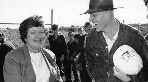 Joan Kirner shares a joke with conservationist and 39 Midnight Oil 39 ...