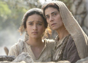 Hiam Abbass & Keisha Castle-Hughes/Mary The Nativity Story (2006)