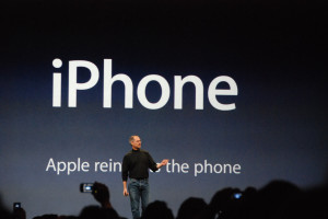 Description Steve Jobs presents iPhone.jpg