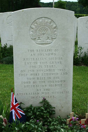 New headstone on the grave where the Unknown Australian Soldier lay ...