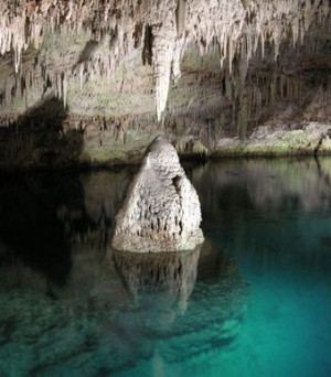 Grotto Bay Beach Resort in Bermuda has two underground water caves on ...