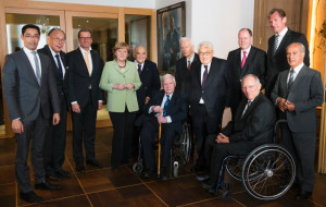 Kissinger, pictured here with the cabinet of Angela Merkel’s former ...