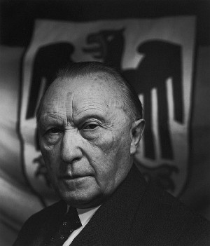Arnold Newman. Chancellor Konrad Adenauer. Bonn, 1954. [::SemAp FB ...