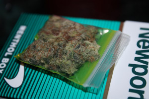 marijuana smoke blunt bowl bong kush mary jane 420 high bud Smoking ...