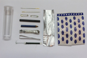 Kit JK II Contains 2 Plasters Fish Hooks And String Sewing Needles