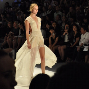 twitter / Red Carpet Fashion