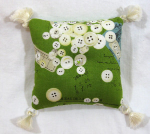 love the button fabric! And there is a real button sewn in the ...