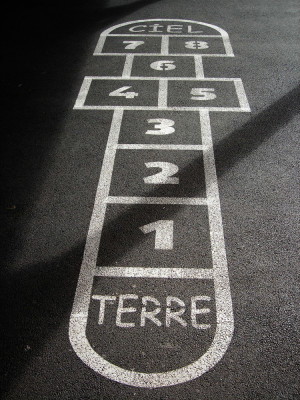 Dinos dit donc qu'il n'a pas besoin de jouer à la marelle pour ...