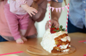 And I even fastened some of the poms into a mini garland for Phoebe ...