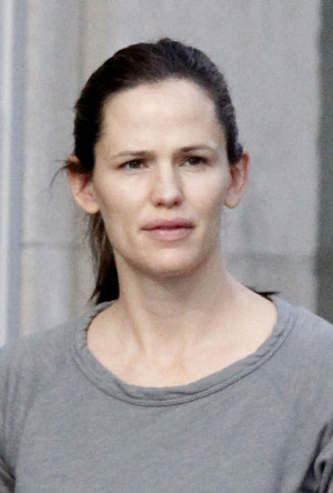 Jennifer Garner may look a little tired without makeup on, but she is ...