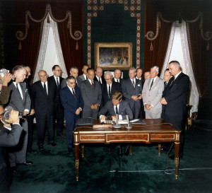 President Kennedy signs Nuclear Test Ban Treaty, 07 October 1963 White ...