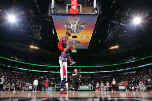 John Wall threw down the last and best dunk of the Sprite Slam Dunk ...
