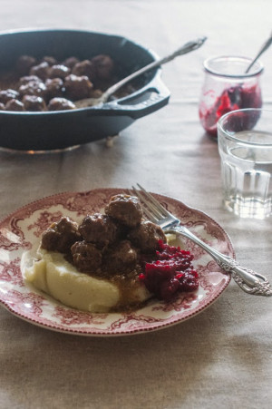 Swedish Meatballs & Gravy with Cranberry Jam (Paleo with AIP ... HD ...