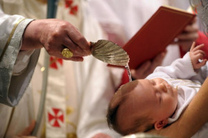 Pope Benedict XVI baptises a newborn baby in Michelangelo’s Sistine ...