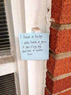 15 Hilarious Doorbell Notes Written By Parents With Sleeping Babies
