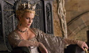 The evil Queen Ravenna (Charlize Theron)