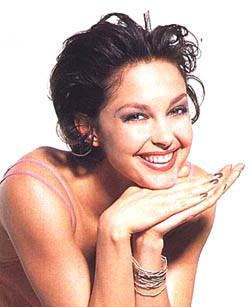 Ashley Judd – Kiss The Girls