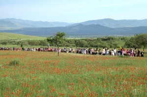 Youthful pioneers in Mongolia go trekking