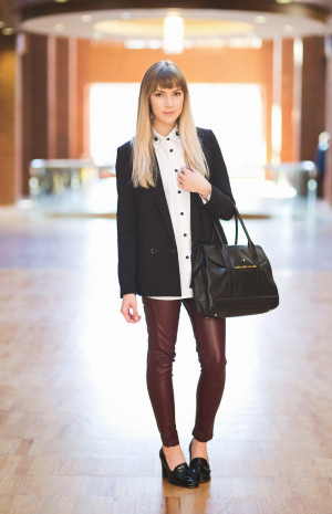 Anna Hutchison Bio Biography