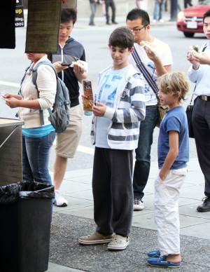 Zachary Gordon Peyton List Getting Japadog Hx3JR55358wxjpg