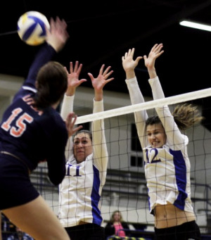 senior middle blocker Alex Akana (center) and freshman middle blocker ...