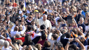 Pope Francis greets the crowd as he arrives for his general audience ...